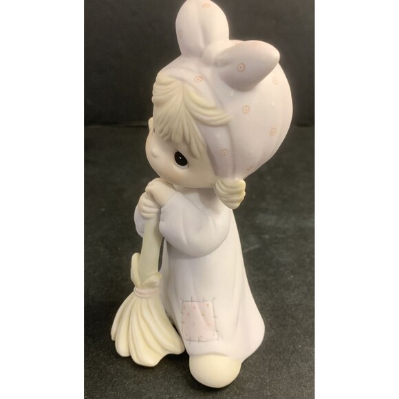 Vintage Enesco Precious Moments 1984 ISN'T HE PRECIOUS? Retired Figurine E-5379 - Picture 3 of 11